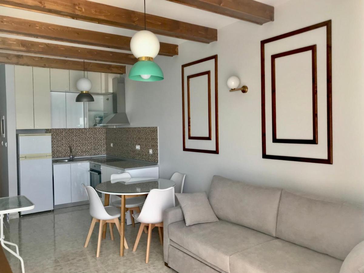 Skizenas Waterfront Apartment