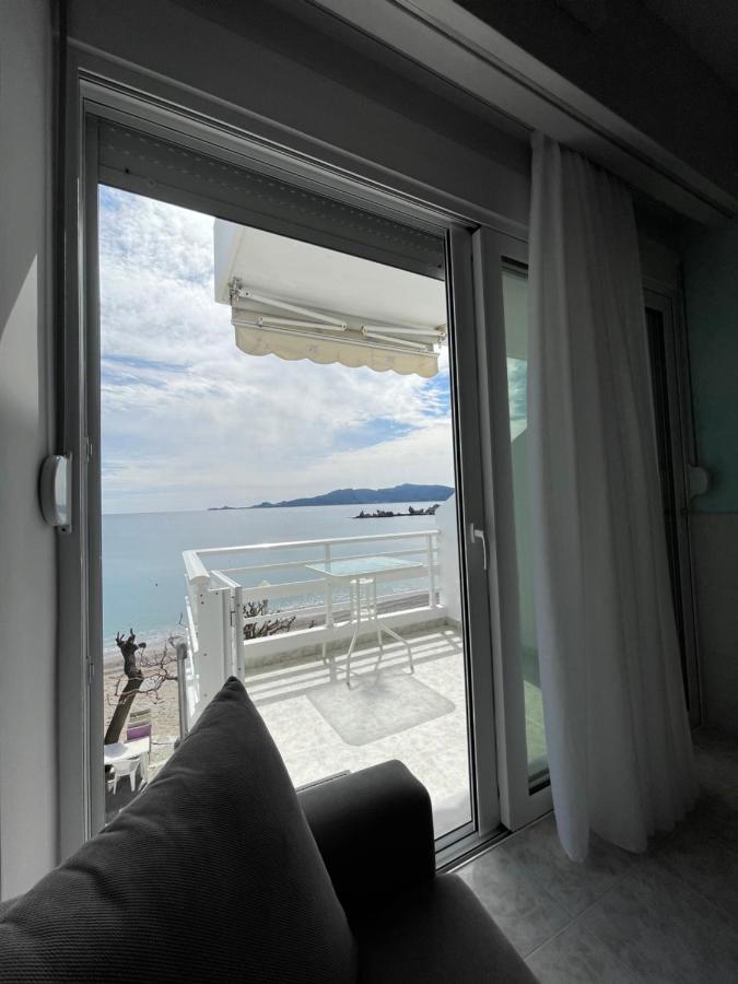 Skizenas Waterfront Apartment *