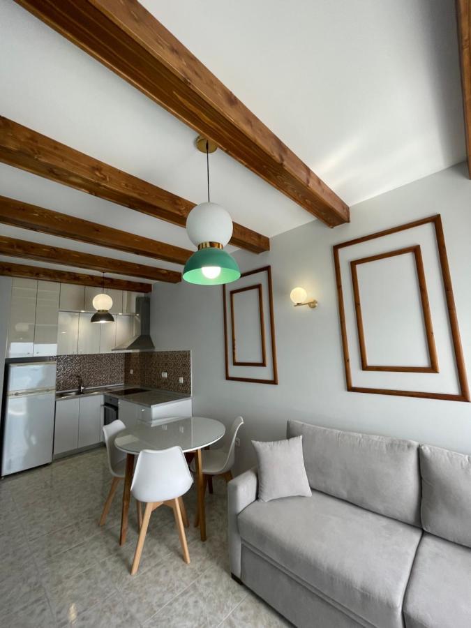 Skizenas Waterfront Apartment