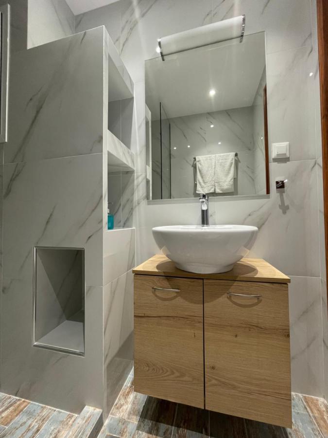 Skizenas Waterfront Apartment
