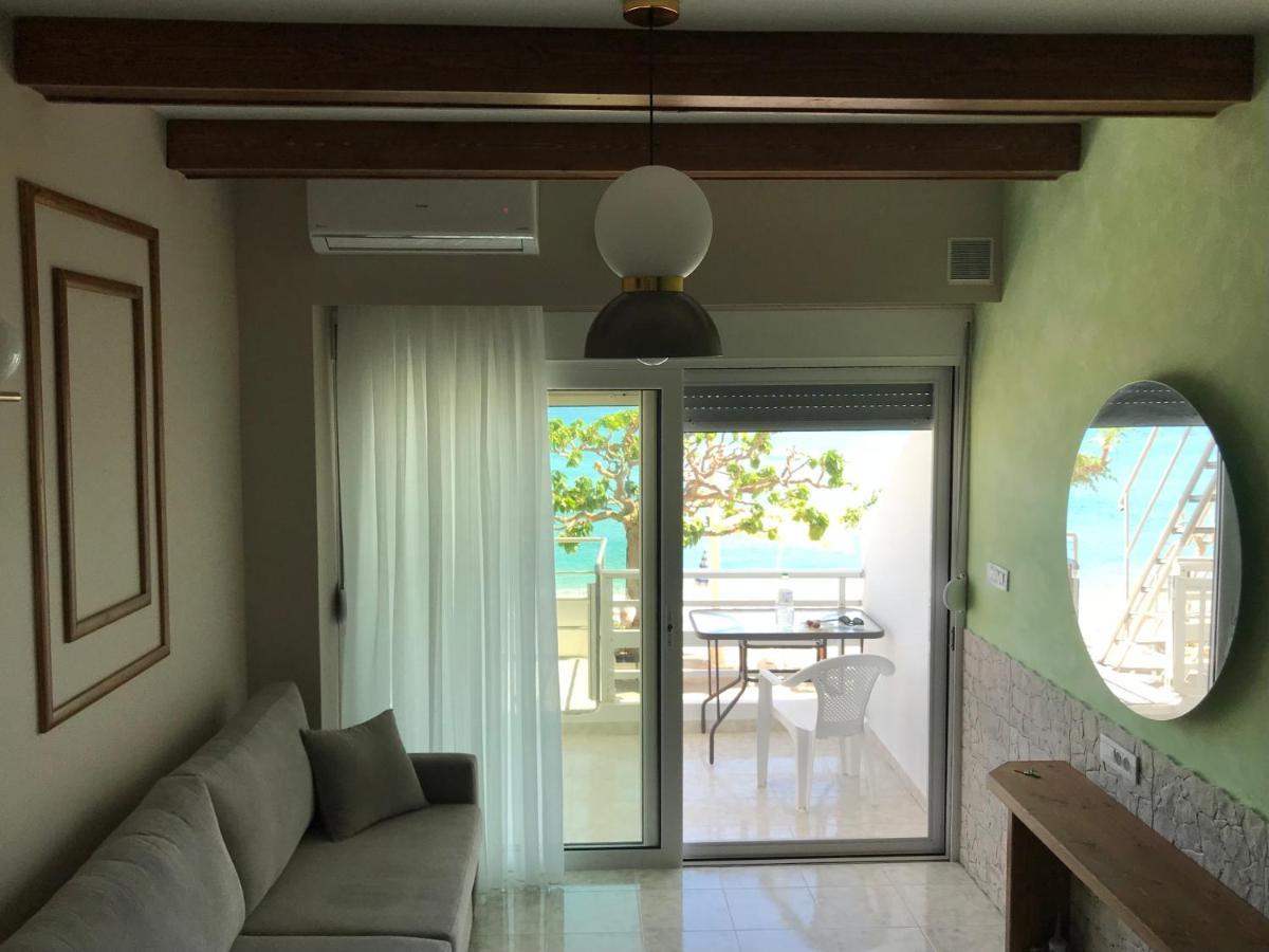 Skizenas Waterfront Apartment