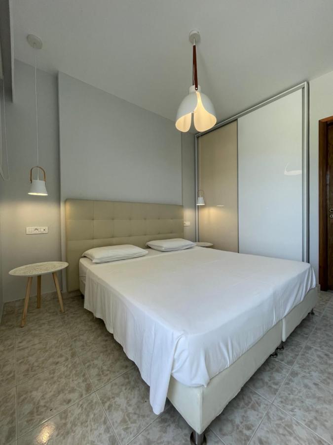 Skizenas Waterfront Apartment