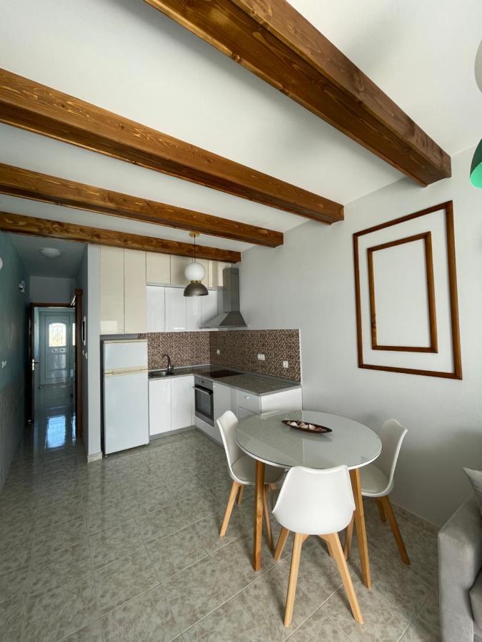 Skizenas Waterfront Apartment Charaki